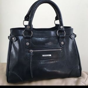 VICTORIAS SECRET BLACK LEATHER HAND BAG